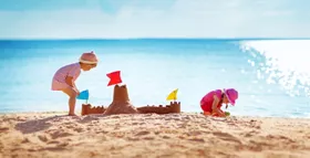 At the seaside with kids: 15 beaches for families in Italy